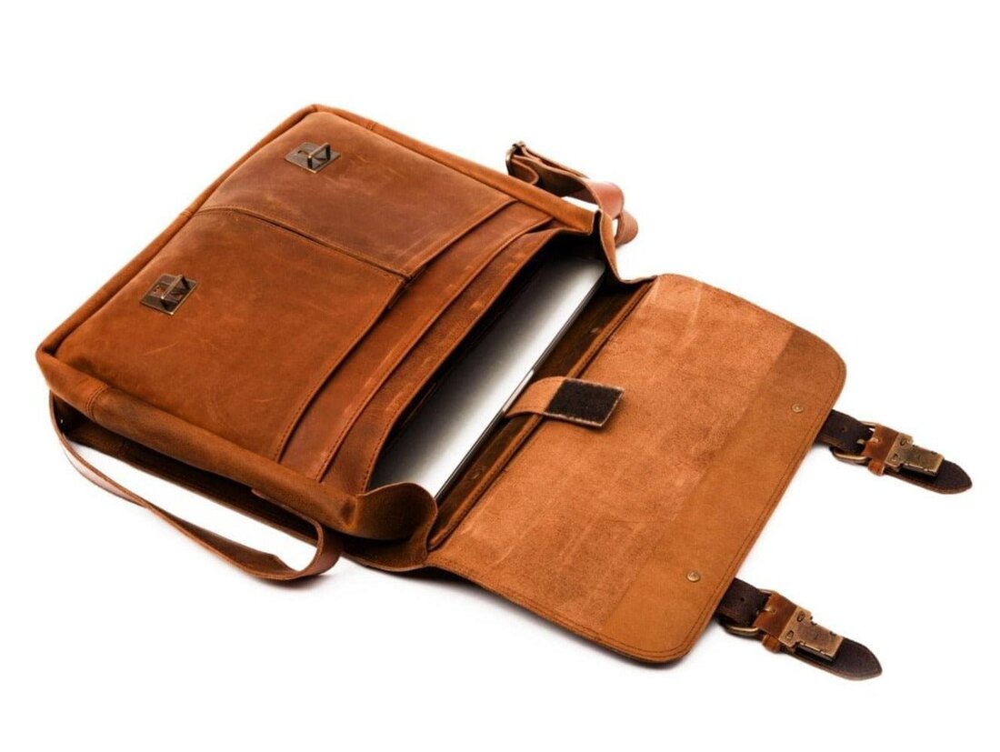 Coarse Leather Messenger - Saddle Brown